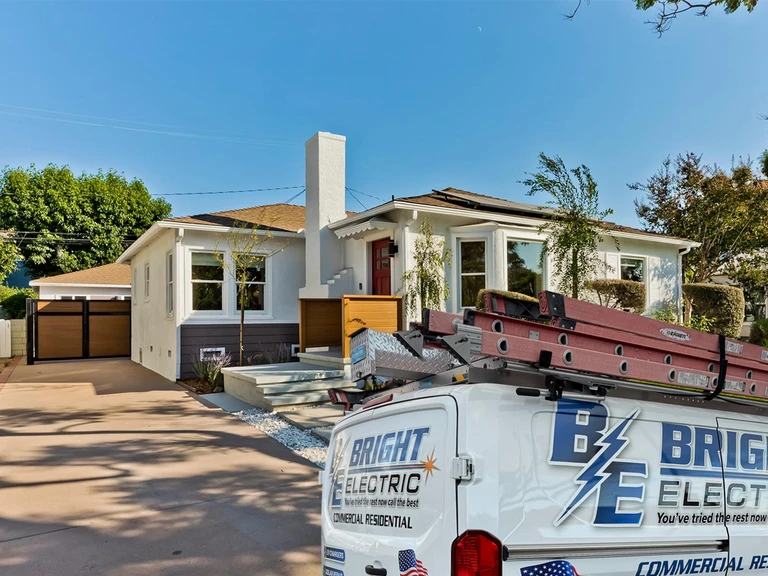 Electrician in Culver City performing residential service